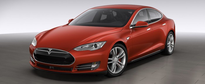 Красная Tesla Model S