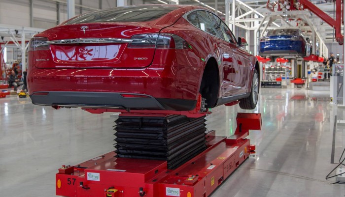 Tesla на заводе