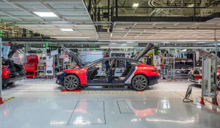 Тур Wired по заводу Tesla
