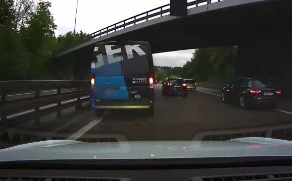 Авария Tesla Model S и фургона