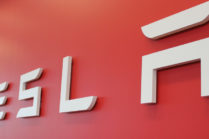 Tesla Motors стала просто Tesla официально