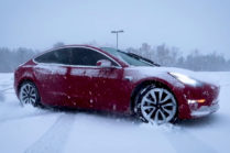 Видео: зимние развлечения с Tesla
