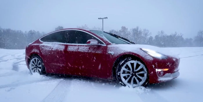 Tesla 3 в снегу