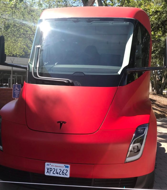 Грузовик Tesla Semi
