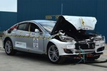 Краш-тест Tesla Model S